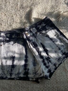 Tie-Dye Black & White Women’s Shorts